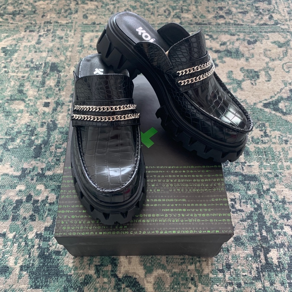 Loafer Croc Black vegan leather Koi Footwear